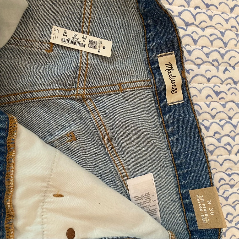 Madewell perfect vintage jean, ainsworth wash with frayed hem, NWT - Picture 5 of 5